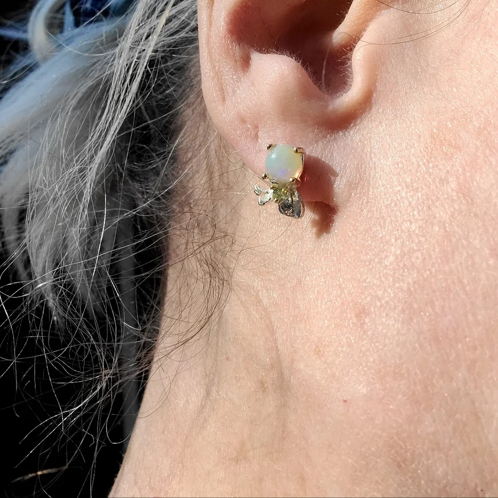 Opal & Peridot .925 Sterling Silver floral stud earrings - Picture 14 of 14